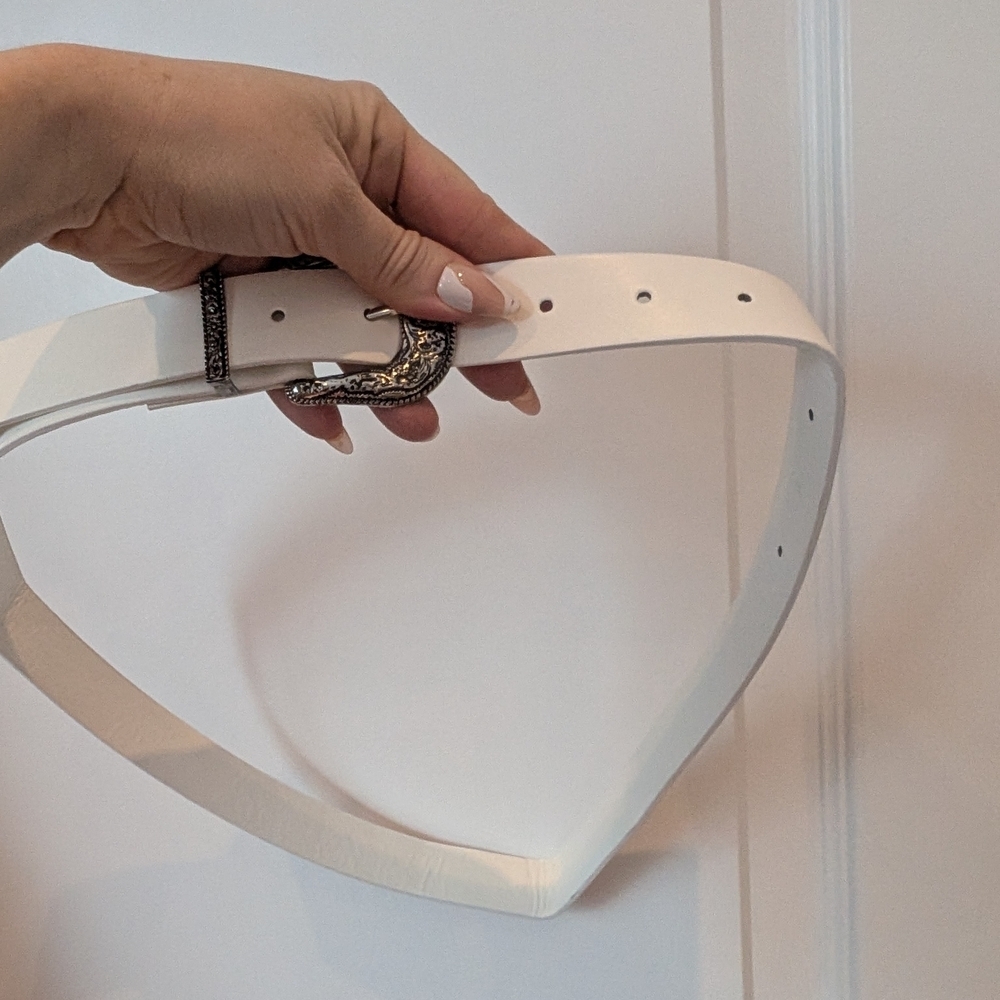 White Belt with Silver Buckle - Picture 5 of 7